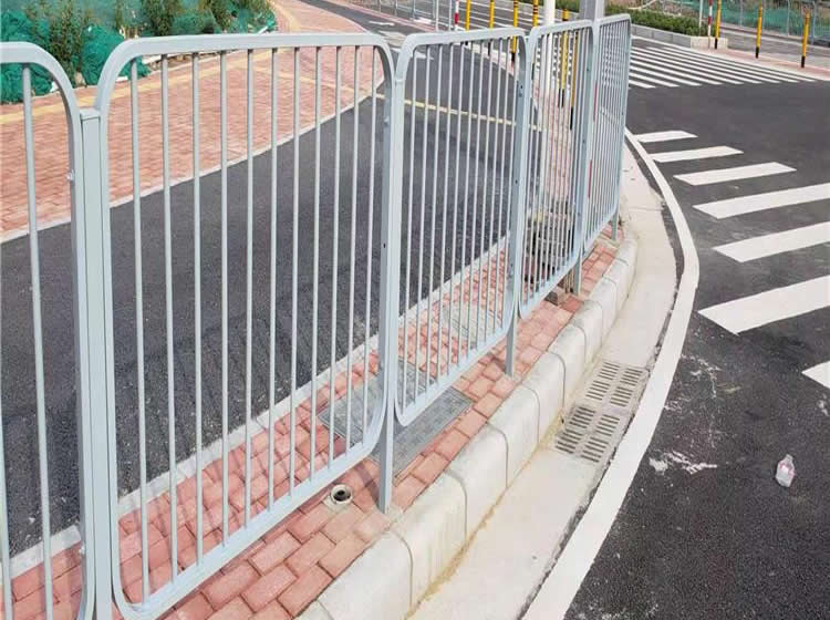 苏家屯港式道路护栏